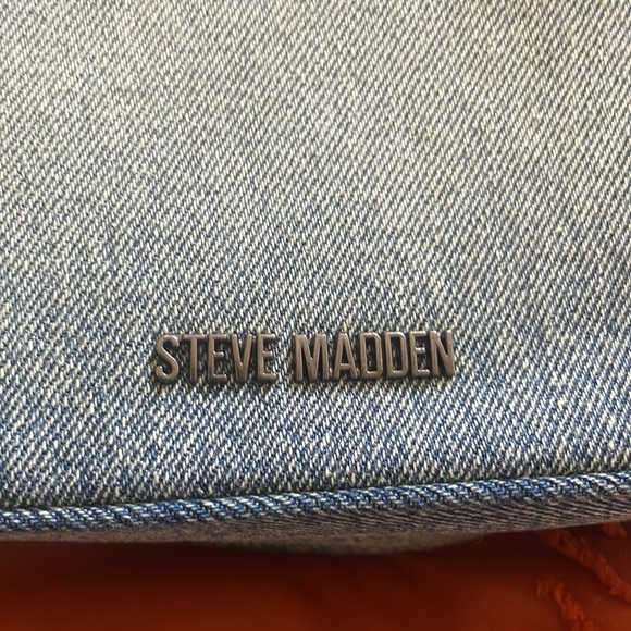 NWT jean two sided Steve Madden crossbody - Picture 6 of 10